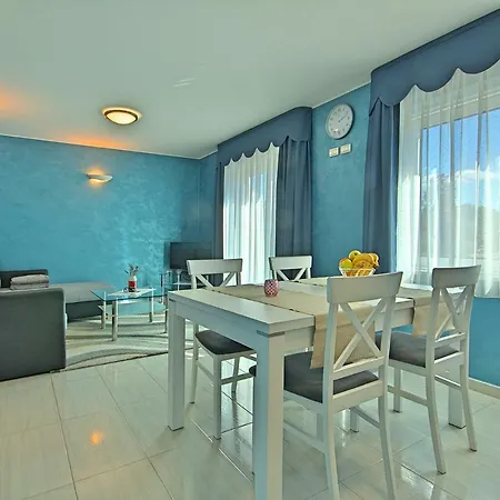 Riva-interauto * Umag