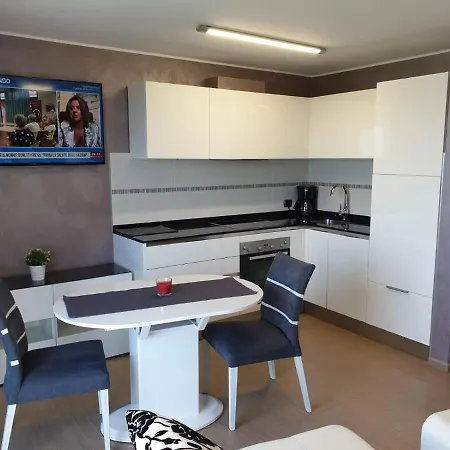 Riva-interauto Apartmán *