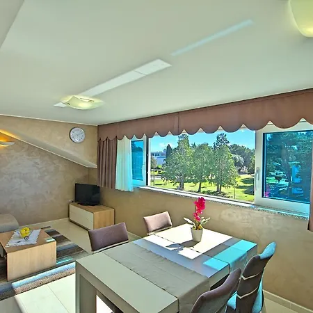 Riva-interauto Apartmán *