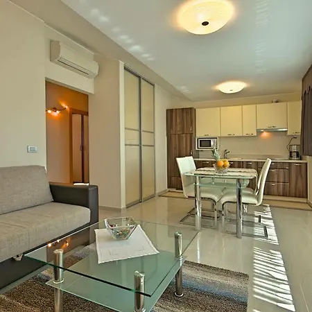 Riva-interauto Apartmán *
